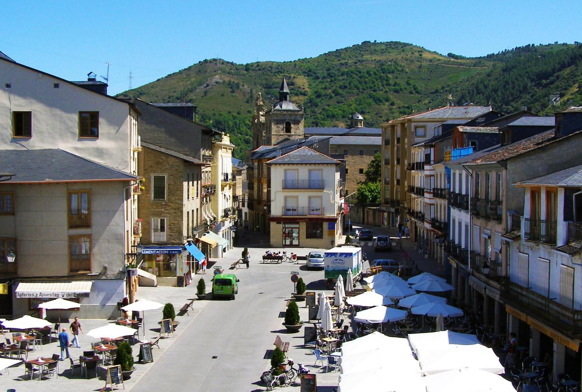 Plaza Mayor Villafranca Del Bierzo Luaran gambar
