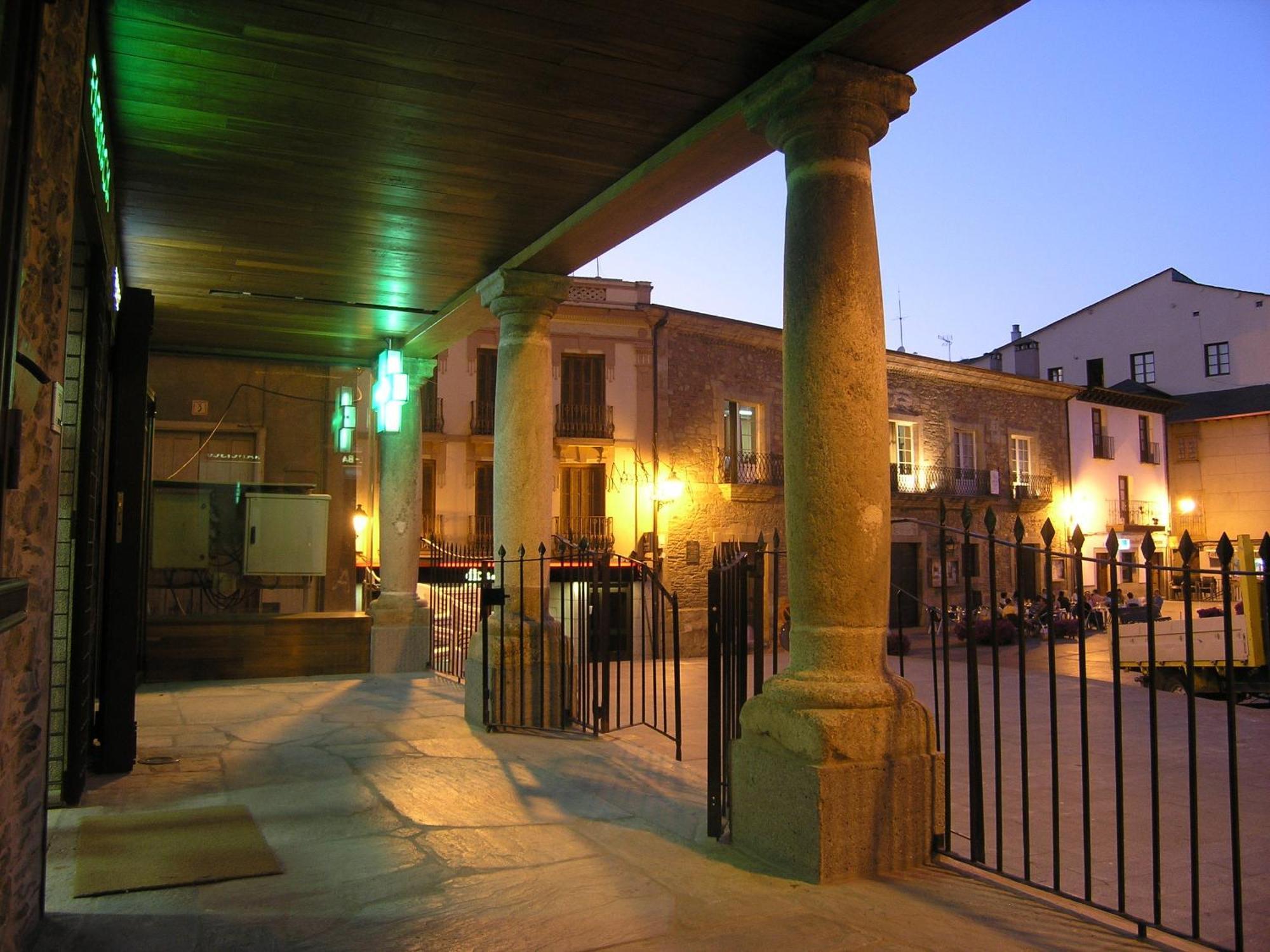 Plaza Mayor Villafranca Del Bierzo Luaran gambar